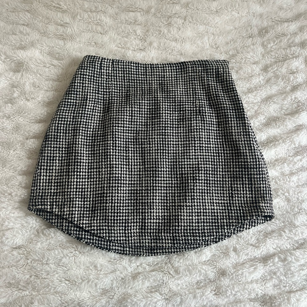 abercrombie & fitch scoop hem houndstooth skirt
